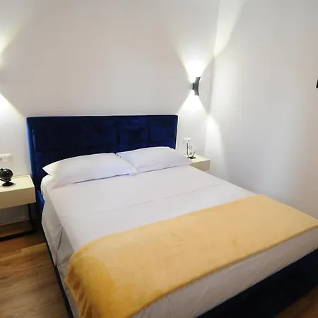 New Boulevard Hotel *