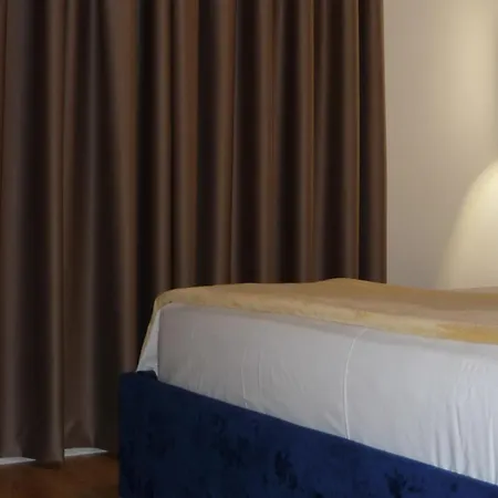 New Boulevard Hotel *